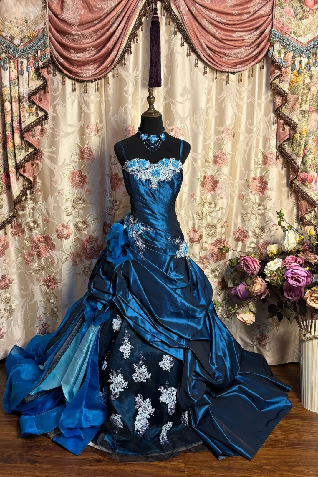 Blue Spaghetti Straps A-Line Satin Appliques Retro Long Prom Dress Evening Gown, D758